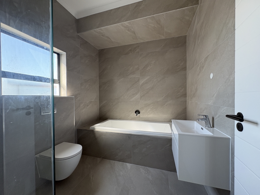 5 Bedroom Property for Sale in Sandown Western Cape